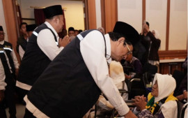 pesan-menag-saat-lepas-kloter-pertama-haji-2025-luruskan-niat-dan-aturan-visa